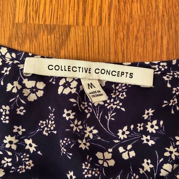Collective Concepts Navy Floral Chiffon Top Size M - Picture 5 of 7